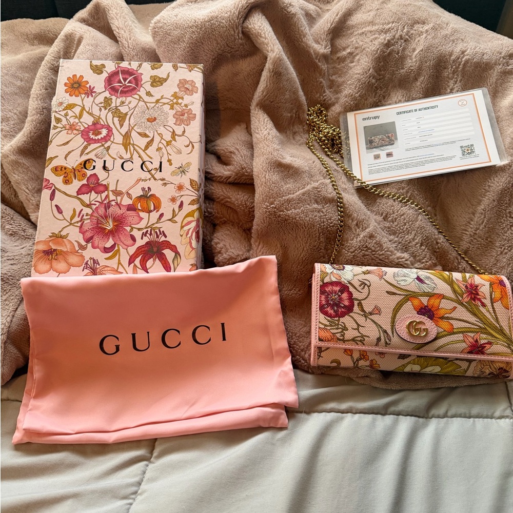 Authentic Excellent Condition Gucci Marmont Flora Pink Wallet on Chain